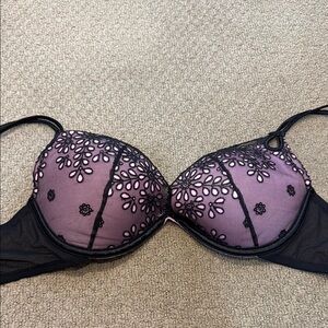 Victoria's Secret Black and Pink Underwire Bra with Intricate Design